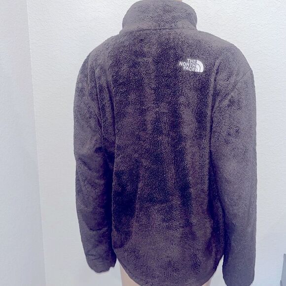 North face fleece jacket pit to pit 23”, sleeves 26”,shoulder to hem 26”. - Picture 3 of 10